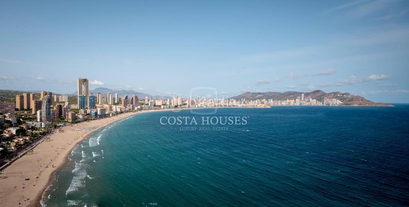 Foto 7d9a53c8-02d1-4cdc-82f0-d403115a5d87. Apartamento intempo exclusivo apartamento de lujo con vistas al mar Playa Poniente, en Benidorm