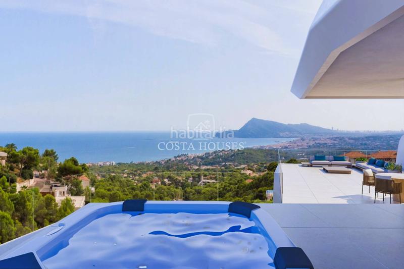 Foto e5fbf49e-67be-42af-a9bf-f89354a32938. Chalet con riscaldamento parcheggio piscina in Altea la vella Altea