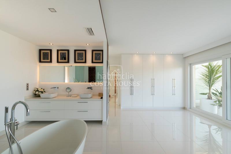 Foto 18dba297-4922-4b1f-9d49-6e8a60c96b53. Chalet con riscaldamento parcheggio piscina in Paichi Moraira