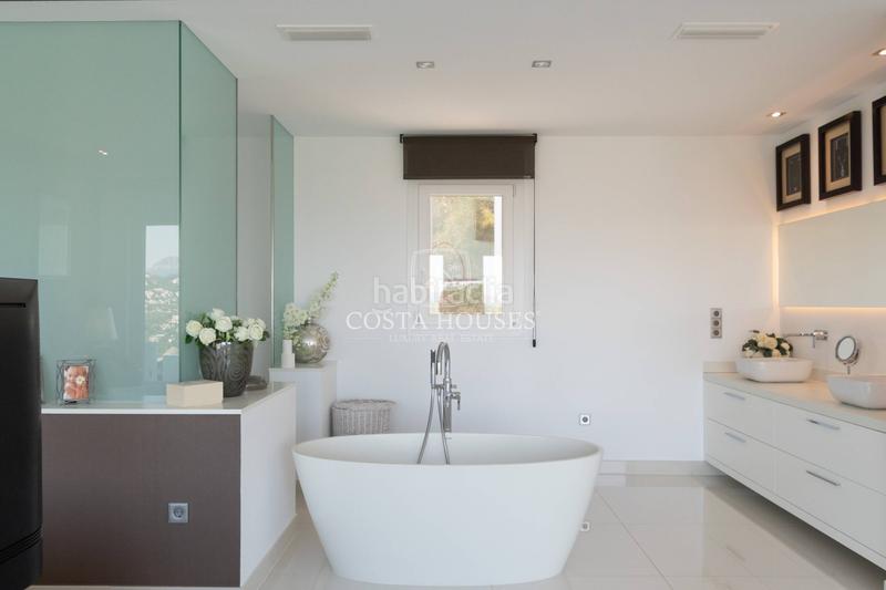 Foto 33f4608d-8b2f-47f0-923d-8313b9acf481. Chalet con riscaldamento parcheggio piscina in Paichi Moraira