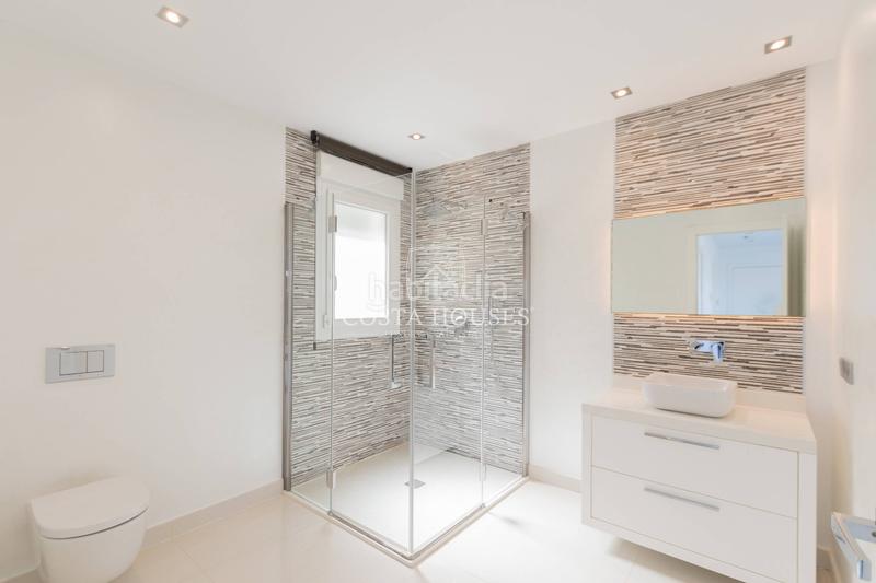 Foto ae83be2d-0135-41eb-a558-95f01dcd7ca9. Chalet con riscaldamento parcheggio piscina in Paichi Moraira