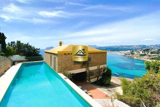 Chalet à El Portet-Pla del Mar. 1  chalet frente al mar en playa portet moraira, costa blanca es