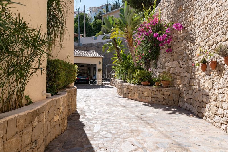 Foto fe5d3d20-fd6d-4dde-ae68-b307956792f9. Xalet amb calefacció aparcament piscina a La Fustera Benissa