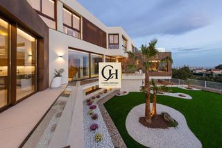 Chalet à Urbanizaciones. Villa zen  impresionante villa en venta en benidorm cerca de gol