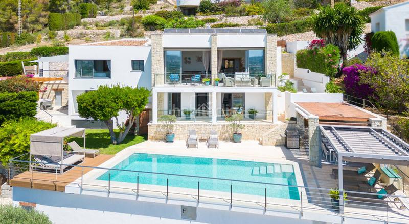 Foto 614bf53e-c59e-47db-8f91-29711d72146e. Chalet mit heizung parking pool in Puerto Xàbia