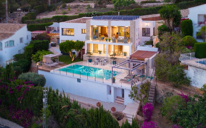 Foto 67cccb6f-f6ea-4acc-a62b-f0441cdbd5a5. Chalet mit heizung parking pool in Puerto Xàbia