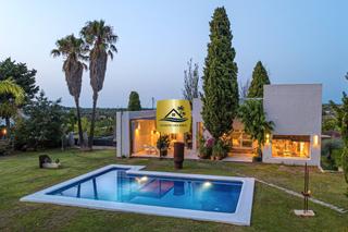Chalet à Pedreguer. Art house  lujosa finca moderna con establo ecuestre en la sella