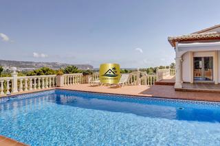 Xalet a Partida Comunes-Adsubia. Villa breeze  exclusiva villa con vistas incomparables al montgo