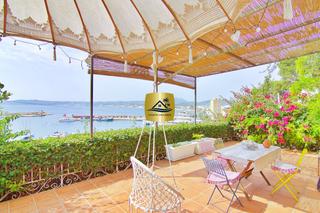 Xalet a Puerto. Villa marina, un exclusivo hogar en primera linea del mar en el