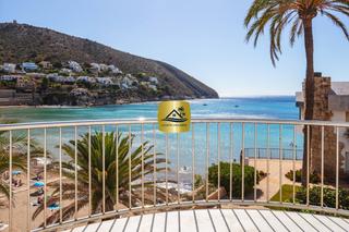 Chalet à El Portet-Pla del Mar. Casa escondida  un refugio privado frente al mar en playa portet