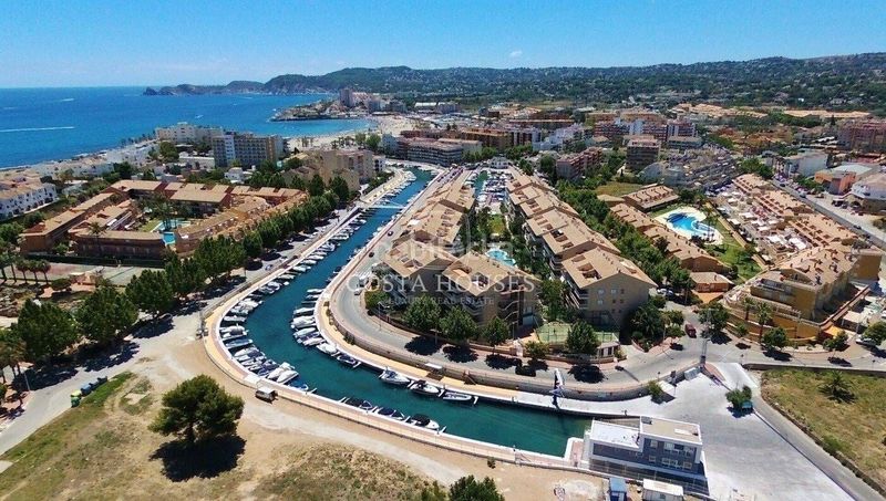 Foto c3393553-f14b-4125-9d41-7987a8f6d6d8. Xalet amb calefacció aparcament piscina a Puerto Xàbia