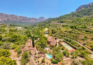 Edifici a Tárbena. Oportunidad única de inversión hotelera en tárbena, costa blanca