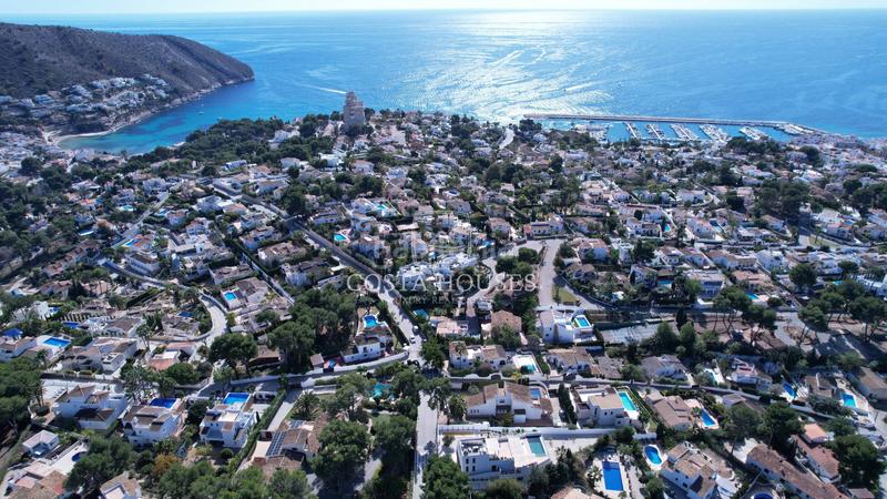 Foto 0bec039b-053d-4e90-9060-90c65177c2fd. Chalet avec chauffage parking piscine dans El Portet-Pla del Mar Moraira