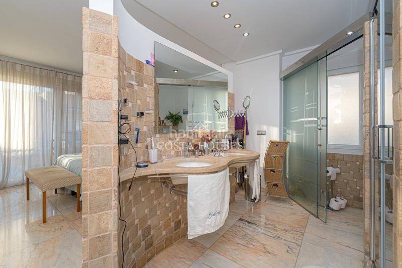 Foto 1467346c-fed9-45bc-8e90-4a51ca2ada6b. Casa exclusiva residencia con vistas al mar en el Puerto de jávea a 100 metros de la playa la grava en Xàbia