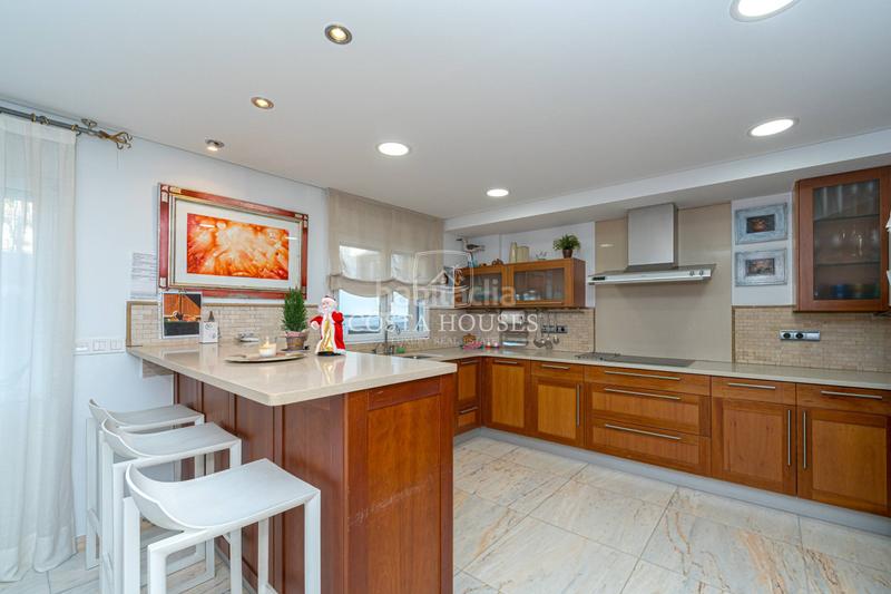 Foto 23299d29-370f-49ae-a8cc-33cb1c5ae1af. Casa exclusiva residencia con vistas al mar en el Puerto de jávea a 100 metros de la playa la grava en Xàbia