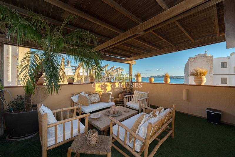 Foto a1eed221-3e9f-4563-8eaa-281578cb0433. Casa exclusiva residencia con vistas al mar en el Puerto de jávea a 100 metros de la playa la grava en Xàbia