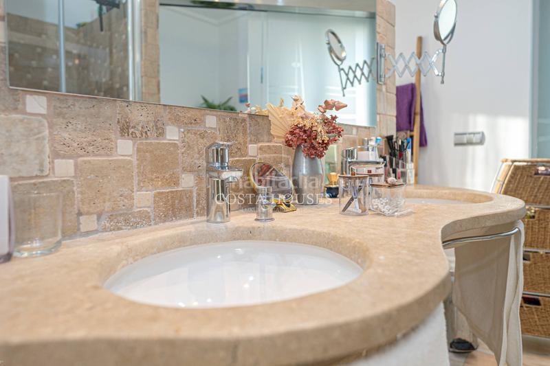 Foto f33fb63d-1e58-4b2c-b52a-de79b1f542c1. Casa exclusiva residencia con vistas al mar en el Puerto de jávea a 100 metros de la playa la grava en Xàbia