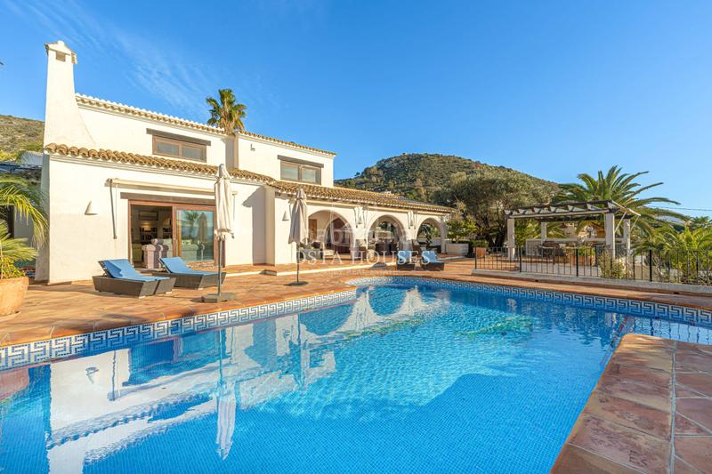 Foto c32caaa8-87fc-400d-a303-a72a58321f00. Chalet mit heizung parking pool in El Portet-Pla del Mar Moraira