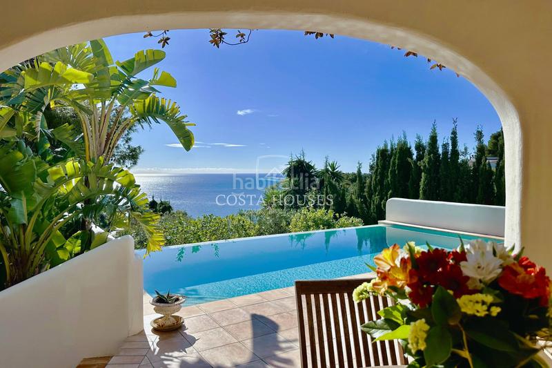 Foto ec332f9f-0d13-494c-90de-99a6e2fa1905. Chalet con riscaldamento parcheggio piscina in La Granadella - Costa Nova Xàbia