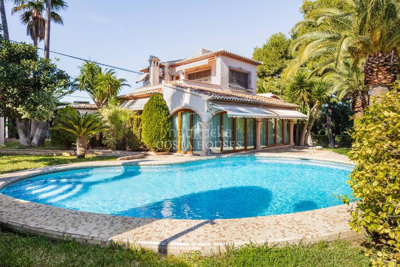 Foto cfc6cf5c-2721-4b5b-9e58-c3b9bb262658. Chalet en venta conjunto privado de 5 villas de lujo con vistas al mar en jávea, alicante en Xàbia