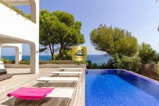 Chalet in Las Rotas / Les Rotes. Villa ibizenca de lujo con vistas al mar en venta en denia, las