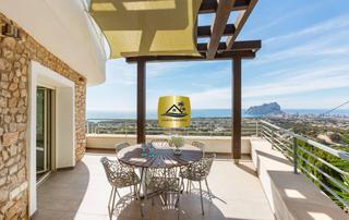 Xalet a La Fustera. Villa de estilo mediterráneo con vistas al mar en benissa en ven