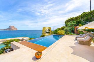 Xalet a Maryvilla. Villa puerto calpe  villa de lujo en primera línea de mar en ven
