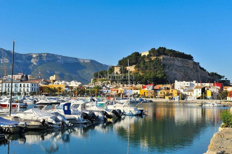 Foto b6f9ab9a-04eb-4eca-b51f-9b41f6998a39. Xalet amb calefacció aparcament piscina a Las Rotas / Les Rotes Dénia