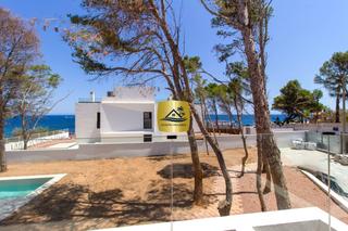 Chalet in Las Rotas / Les Rotes. Villa las rotas  villa de lujo terminada a solo 50 metros del ma