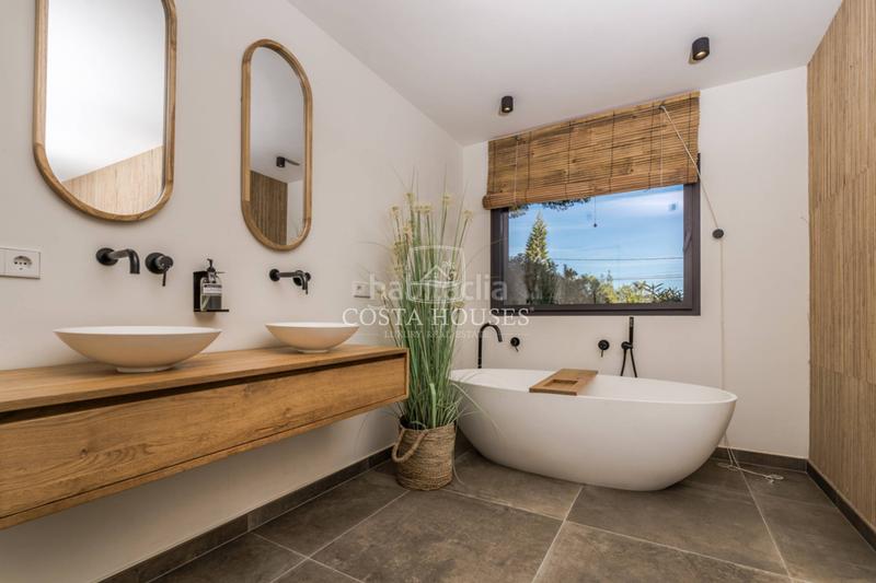 Foto c0c9bf94-3990-4cbe-8df3-a7b7ea304f22. Chalet avec chauffage parking piscine dans La Granadella - Costa Nova Xàbia