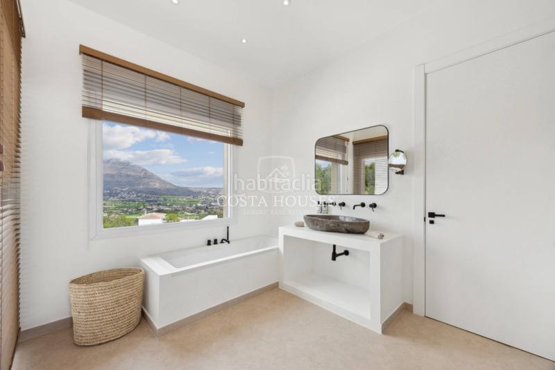 Foto f9b81b45-cd1f-44a1-8ac8-c347768cf8a9. Xalet amb calefacció aparcament piscina a Partida Comunes-Adsubia Xàbia