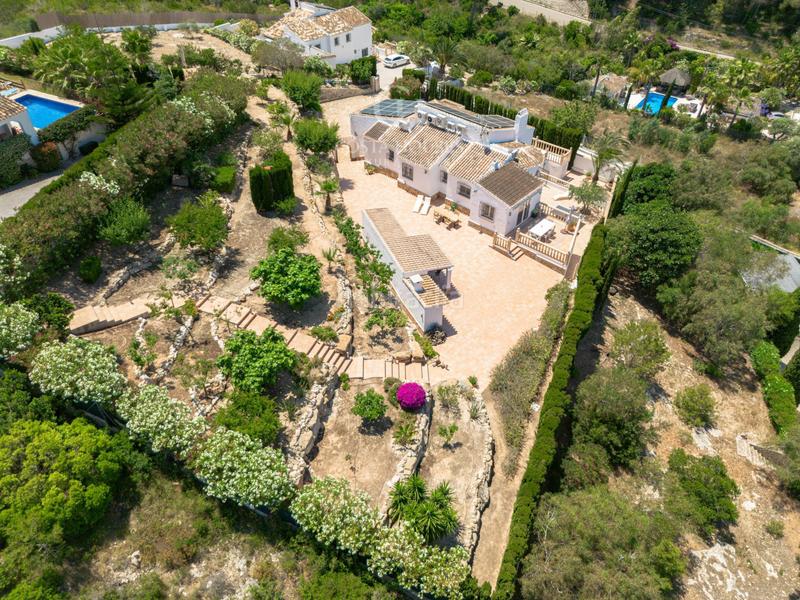 Foto b48a97b6-ba02-43ef-bfcd-81be32215c19. Chalet villa sirid en venta cerca de playa arenal en pinosol, jávea costa blanca en Xàbia