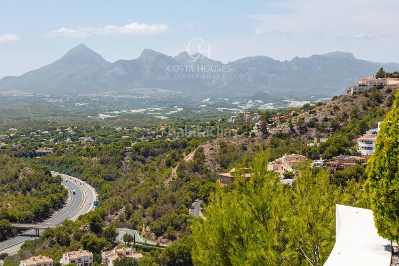 Foto 765274c1-b56b-4cc6-b6e7-fa6dfed9bdee. Chalet avec chauffage parking piscine dans Altea hills Altea