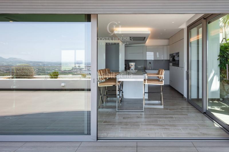 Foto f46bf05c-6aa4-4f8f-b2b5-cd6da82cf18c. Chalet avec chauffage parking piscine dans Altea hills Altea