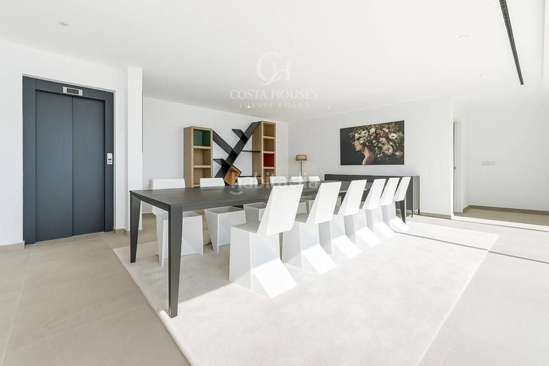 Foto 0d4d76b5-e205-4ec0-a393-a6eeaa568a62. Chalet villa althea arquitectura moderna con piscina infinita y vistas al mar en Altea