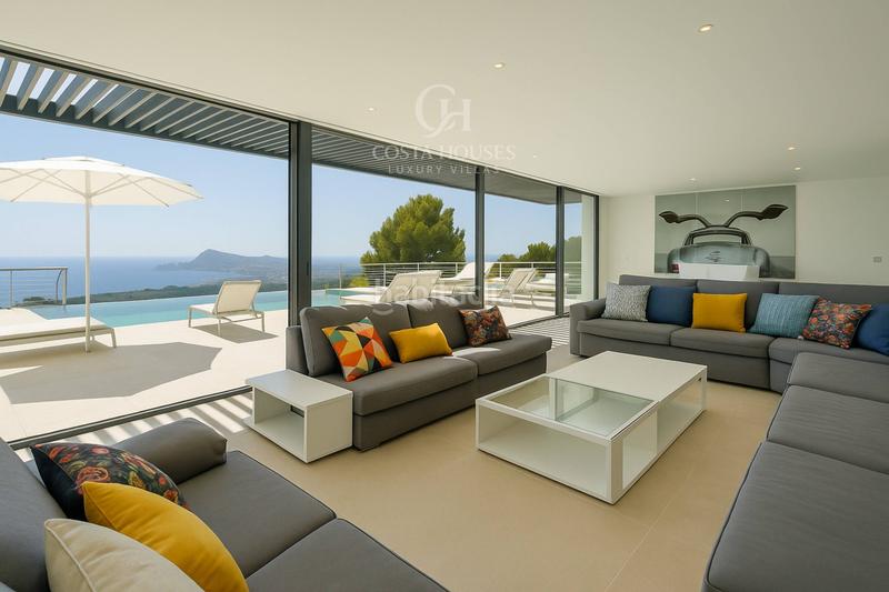 Foto 4c1afd24-6283-474d-b87c-662e2dcf5e80. Chalet villa althea arquitectura moderna con piscina infinita y vistas al mar en Altea
