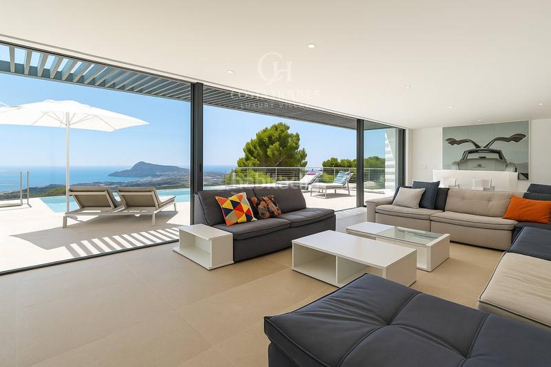 Foto 8aa6bbb9-2272-4008-ae4b-468b6a1b26aa. Chalet villa althea arquitectura moderna con piscina infinita y vistas al mar en Altea