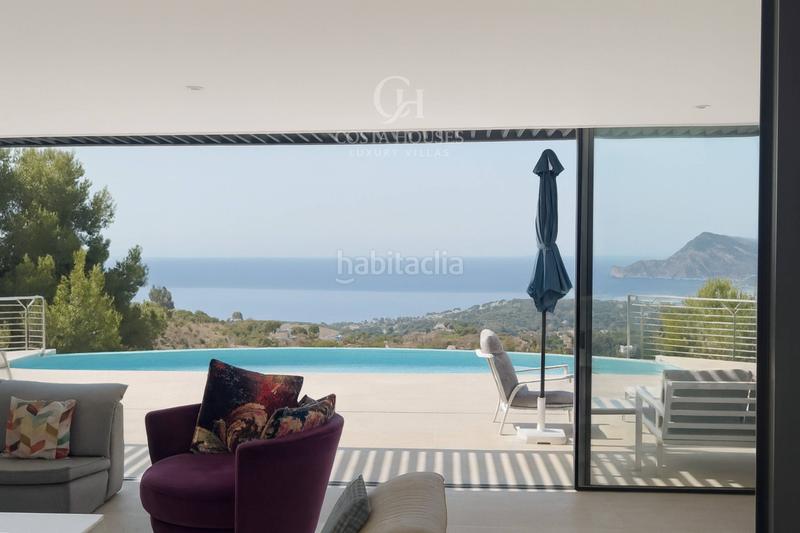 Foto 9cd8cccc-757c-441d-bba8-f1ae085b883d. Chalet villa althea arquitectura moderna con piscina infinita y vistas al mar en Altea