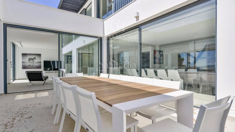 Foto aac14bbb-033a-40b5-88f2-5c977f780786. Chalet villa althea arquitectura moderna con piscina infinita y vistas al mar en Altea