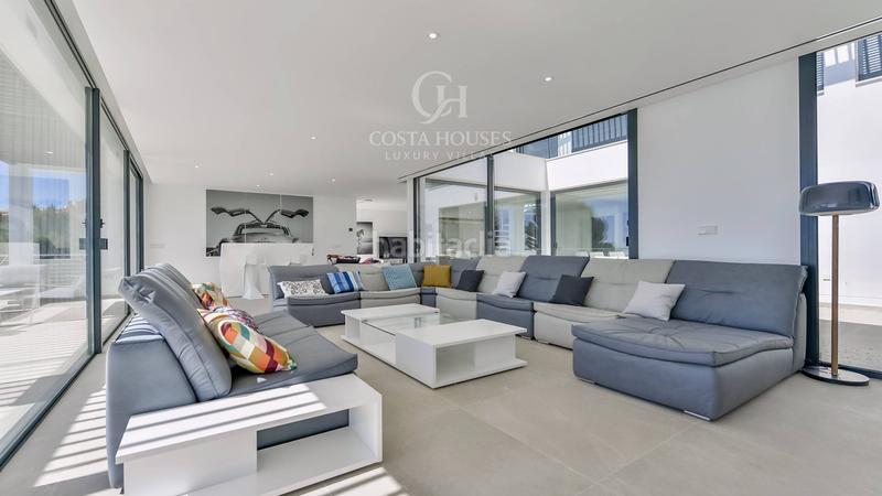 Foto c4967929-9c6a-4ead-a712-72aa7c7caf19. Chalet villa althea arquitectura moderna con piscina infinita y vistas al mar en Altea