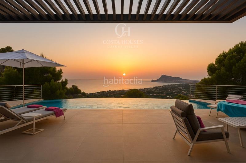 Foto fe65df52-32e1-447f-8103-31f77c8869b9. Chalet villa althea arquitectura moderna con piscina infinita y vistas al mar en Altea