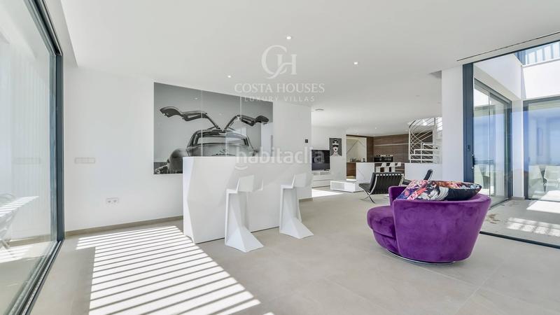 Foto ffffa3f1-3ea9-4c91-acb2-14e94b4ad41a. Chalet villa althea arquitectura moderna con piscina infinita y vistas al mar en Altea