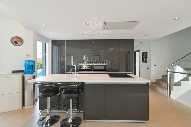 Foto 2c165170-74bf-4bd2-8d5d-a5acf5cedf90. Chalet villa moderna en venta teulada, alicante en Moraira