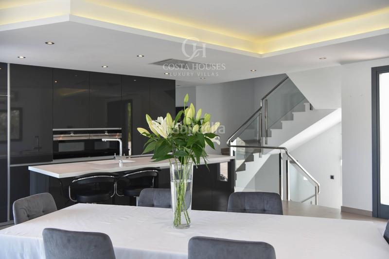 Foto 517714a3-a55b-431b-b4c6-d531a1b82822. Chalet villa moderna en venta teulada, alicante en Moraira