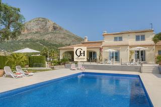 Xalet a Partida Tosal - Zona dels Castellans. Villa encina  armonia entre naturaleza y diseño en el montgo, ja