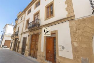 Casa a Centro Ciudad. Posada  edificio historico con potencial hotelero en javea