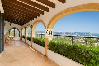 Chalet in Cap Martí - El Tossalet - Pinomar. Villa de arquitectura mediterranea con vistas infinitas al mar