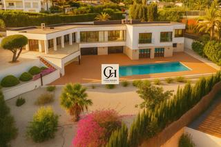 Xalet a Pueblo-Ubanizaciones. Villa solaria altea  luz y mar en la costa blanca