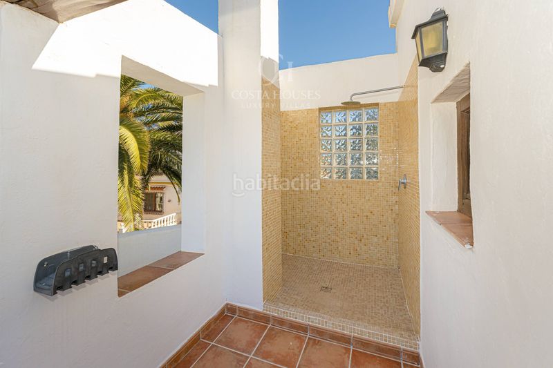 Foto 11c284e1-5d9c-4966-a1bd-0977b6ce8bab. Xalet amb calefacció aparcament piscina a El Portet-Pla del Mar Moraira
