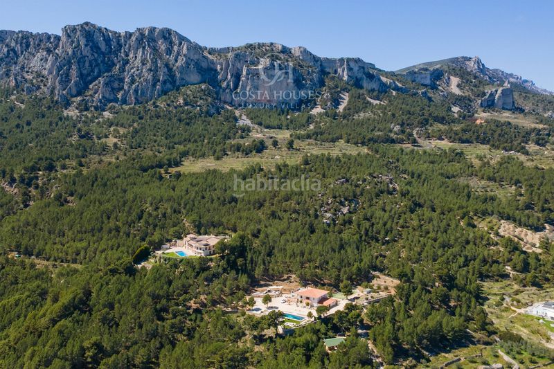 Foto 3d0a6f20-145b-4173-a73d-9ea5f5053e52. Xalet amb calefacció aparcament piscina a Benimantell